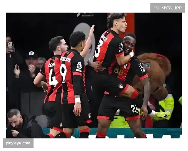 曼城防守端面对纽卡边路传中 中卫协防保护第二落点到位